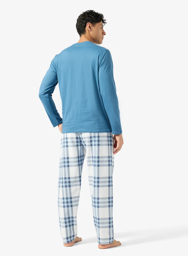 روبرت وود طقم تي شيرت وبنطلون بقصة عادية